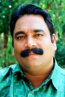 Vijayan Karanthoor como: Karunan