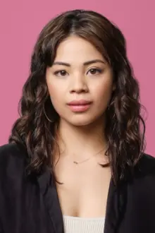 Eva Noblezada como: Mena