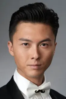 Vincent Wong como: 关鼎名 Hugo Kwan Ding-ming (Ditch)