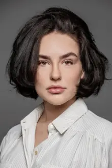 Kéfera Buchmann como: Janaina