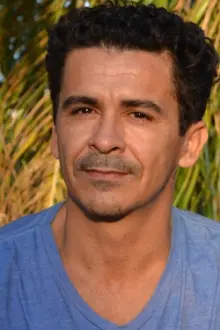 Marcello Gonçalves como: Mario