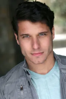 Cody Calafiore como: Max Carson