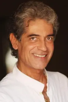 Gianfranco Jannuzzo como: Gino Jacona