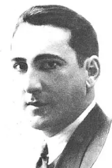 Pedro Larrañaga como: Enrique Salazar