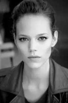 Freja Beha como: 