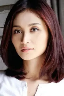 Ayda Jebat como: Erine Johanna