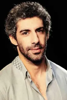 Jim Sarbh como: Rohan Kalra