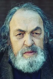 Mahmoud Nazaralian como: Old Man