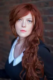 Tiffany-Ellen Robinson como: Kirsty