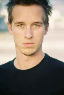 Ryan Carlberg como: Todd