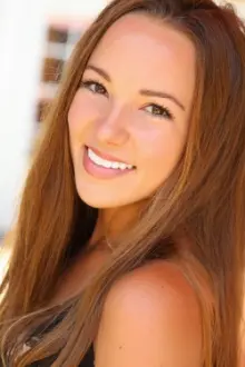 Amanda Godepski como: Elyse Macaluso