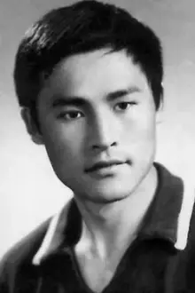 Chunying Wang como: Bu Er