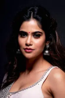 Aaditi Pohankar como: 