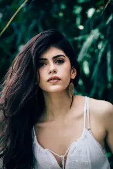 Sanjana Sanghi como: Rashika