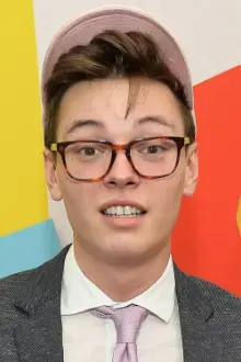 Steven Suptic como: Steve