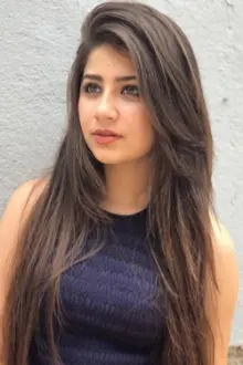 Aditi Bhatia como: 