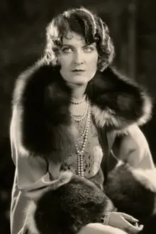 Alyce Mills como: Princess Elena