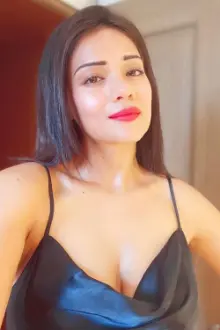 Megha Gupta como: 