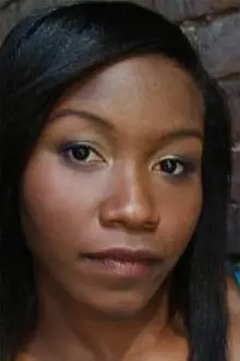 Ashleigh Awusie como: Cala