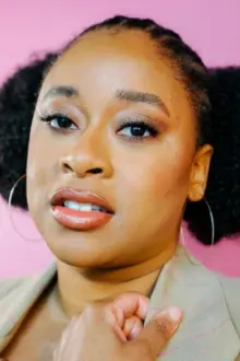 Phoebe Robinson como: Self - Host