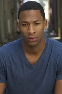 Darnell Kirkwood como: Aaron