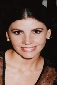 Paola Ochoa como: Sonia