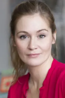 Jani Pronovost como: Caroline