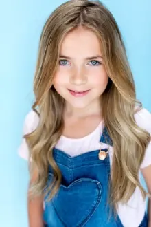 Ava Sleeth como: Sophie Addison