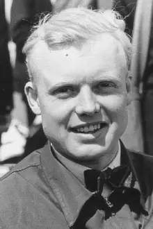 Mike Hawthorn como: Self (archive footage)