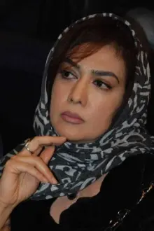 Mozhdeh Shamsai como: actress