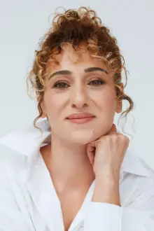 Derya Karadaş como: Çiçek