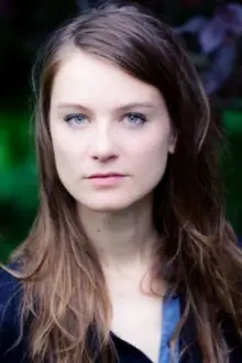 Charlotte Krenz como: Emmy Koch