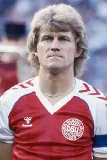 Morten Olsen como: Ele mesmo