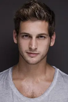 Max Emerson como: 