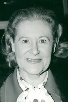 Peggy Thorpe-Bates como: Mrs. Stacey