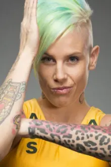 Bec Rawlings como: Ela mesma