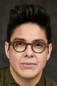 George Salazar como: 