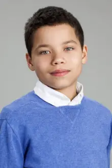 Evan Rosado como: Jonah