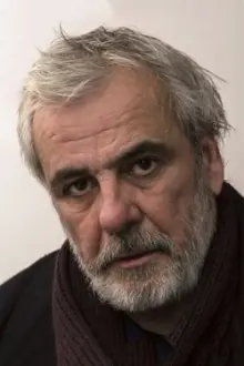 Nikos Arvanitis como: Kyrillos