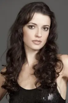 Júlia Fajardo como: Isabela