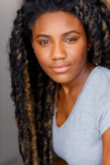 Ireon Roach como: Charlotte Kurtich