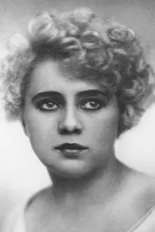 Hedda Vernon como: Cäcilie