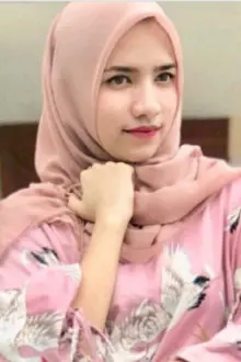 Diyanah Ulfah como: Dyah Ayu Laksmi