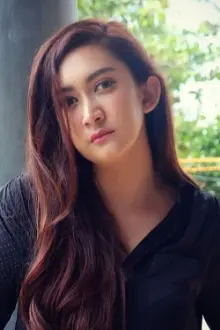 Nafa Urbach como: Dewi