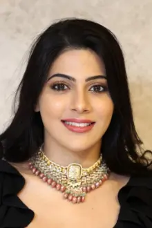 Nikki Tamboli como: Mounika