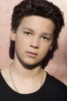 Hayden Summerall como: TK