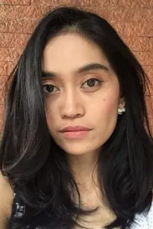 Sekar Sari como: Siti