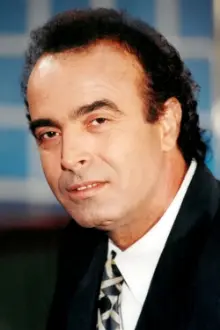 Giorgos Vasileiou como: αστυνόμος Στάθης Θεοχάρης
