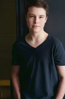 Dimitri Komocsi como: Young Shea