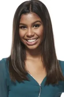 Aliyah Moulden como: Julia